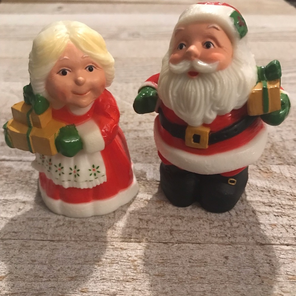 Vintage Hallmark Santa Mr Mrs Claus Salt Pepper Shaker Christmas Set